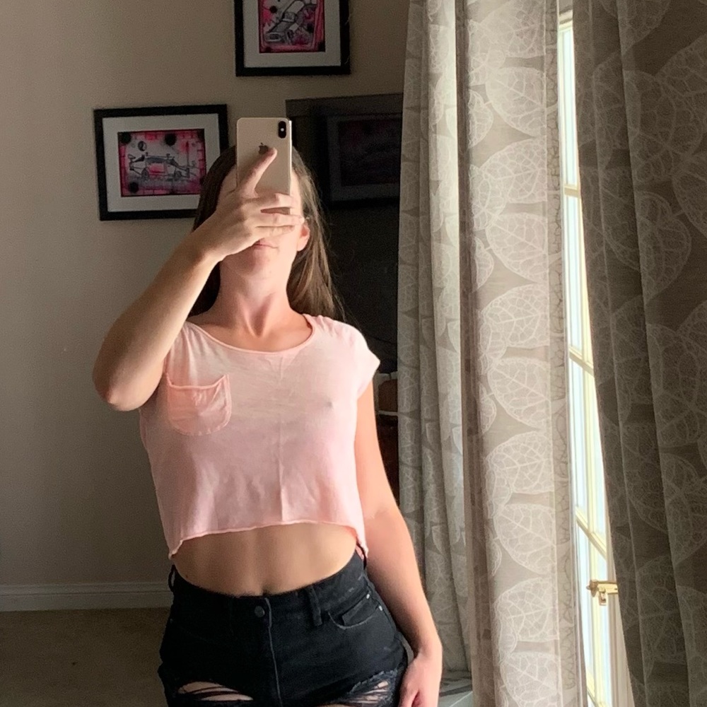 ✨pink cropped tee✨